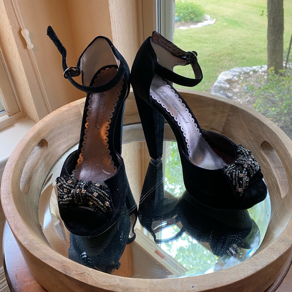 Lulu Townsend Velvet Heels